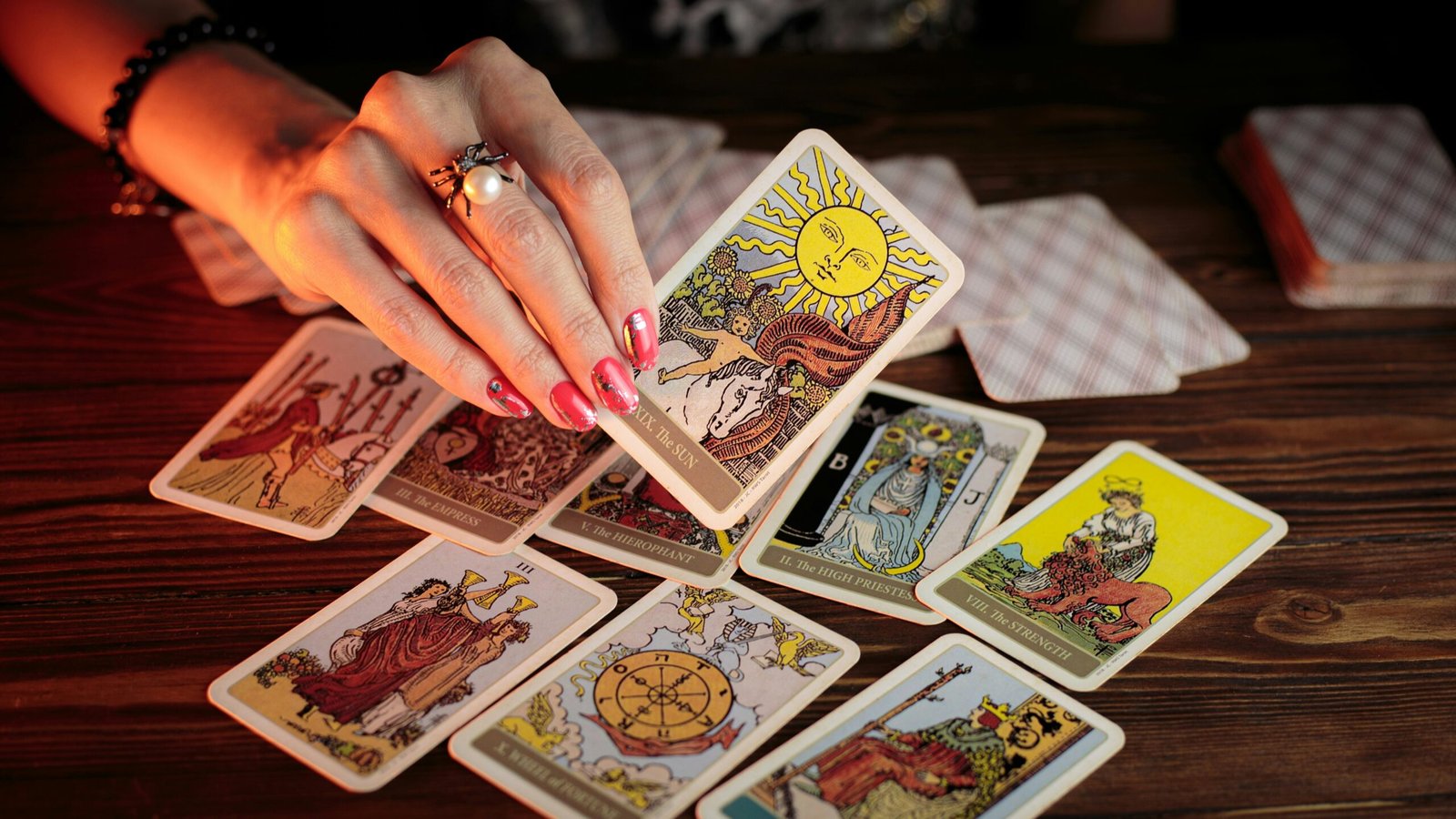 The Meaning and Symbolism of the Tarot Card “Wheel of Fortune”