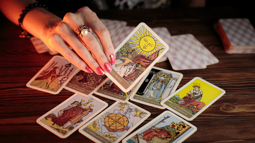How to Use Tarot to Deepen Friendships